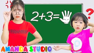 Amanda and Suri Pretend Play Learn Math & Numbers in the Classroom | Educational Video for Children