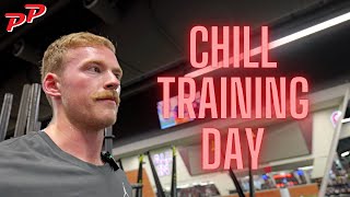 CHILL TRAINING DAY | New Mic, Upper Body, Tempo Runs, Warmup Thoughts