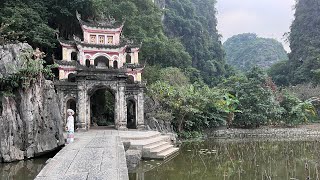 Travel in Ninh Binh - Part 2 : Visit Jade cave ( Bich Dong) pagoda.