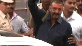 There is no easy walk to freedom, my friends: Sanjay Dutt at Pune Airport