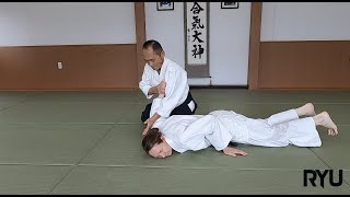 合気道の技　座技肩持ち一ヶ条抑え（二）Aikido techniques: Suwari waza kata mochi ikkajo osae (2)