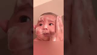 ただ赤ちゃんを洗顔をするだけの動画#baby #沐浴#お風呂