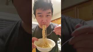 Chinese guy tries filipino Lucky Me instant noodle Pancit Canton (kalamansi version)