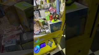 how to win clawmachine clawcrane claw arcade 夾娃娃機 夹娃娃机 抓物机 抓物机 UFO CATCHER 漢堡爸爸 인형 기계 #shorts