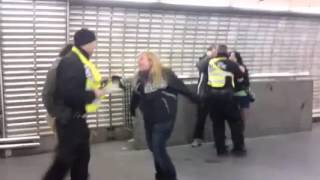 Městská policie Praha brutální potyčka v metru