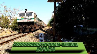 THIRUVANANTHPURAM-VERAVAL EXPRESS 06334 MOVING TOWARDS BHAKTINAGAR STATION !! Western railways