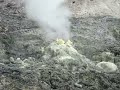 【秋田】玉川温泉の噴気地帯から噴き出る火山性ガス