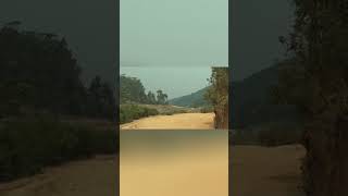 La route du retour  de la campagne de Lunaria vers la ville