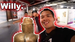 We went to a Willy Museum in Vegas! 🤯