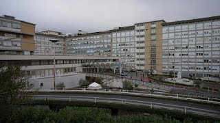 Scenes outside Rome hospital where Pope Francis is being treated | AFP