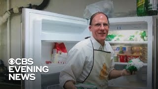 Man has cooked Thanksgiving dinner for strangers for past 33 years