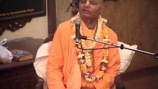 Srimad Bhagavatam 10.19.15-16 - Davanal Lila - Radha Govinda Swami (Hindi)