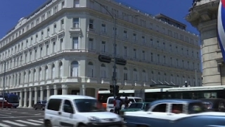 Raw: Cuba Opens 1st Post-Revolution Luxury Mall