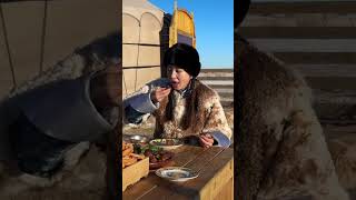 The primitive life of Mongolians on the grassland! Today Enke made a special Mongolian delicacy!