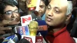 Somnath Bharti reaches Dwarka police station to surrender himself