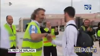 Personal de seguridad pide fotos a ISCO en la llegada del Real Madrid a Málaga | 2014