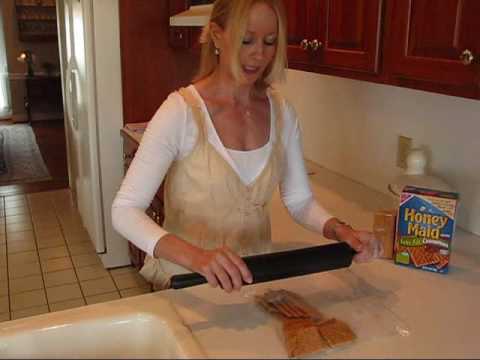 Betty's Quick Tip 12--How to Make Cracker Crumbs Betty's Quick Tip 12--How to Make Cracker Crumbs
