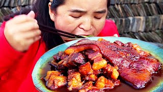 Sister Miao fries 3 catties of pork belly, and her mouth is full of oil.