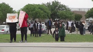 Dallas, TX: Wilmer-Hutchins High School students host walkout following Friday s
