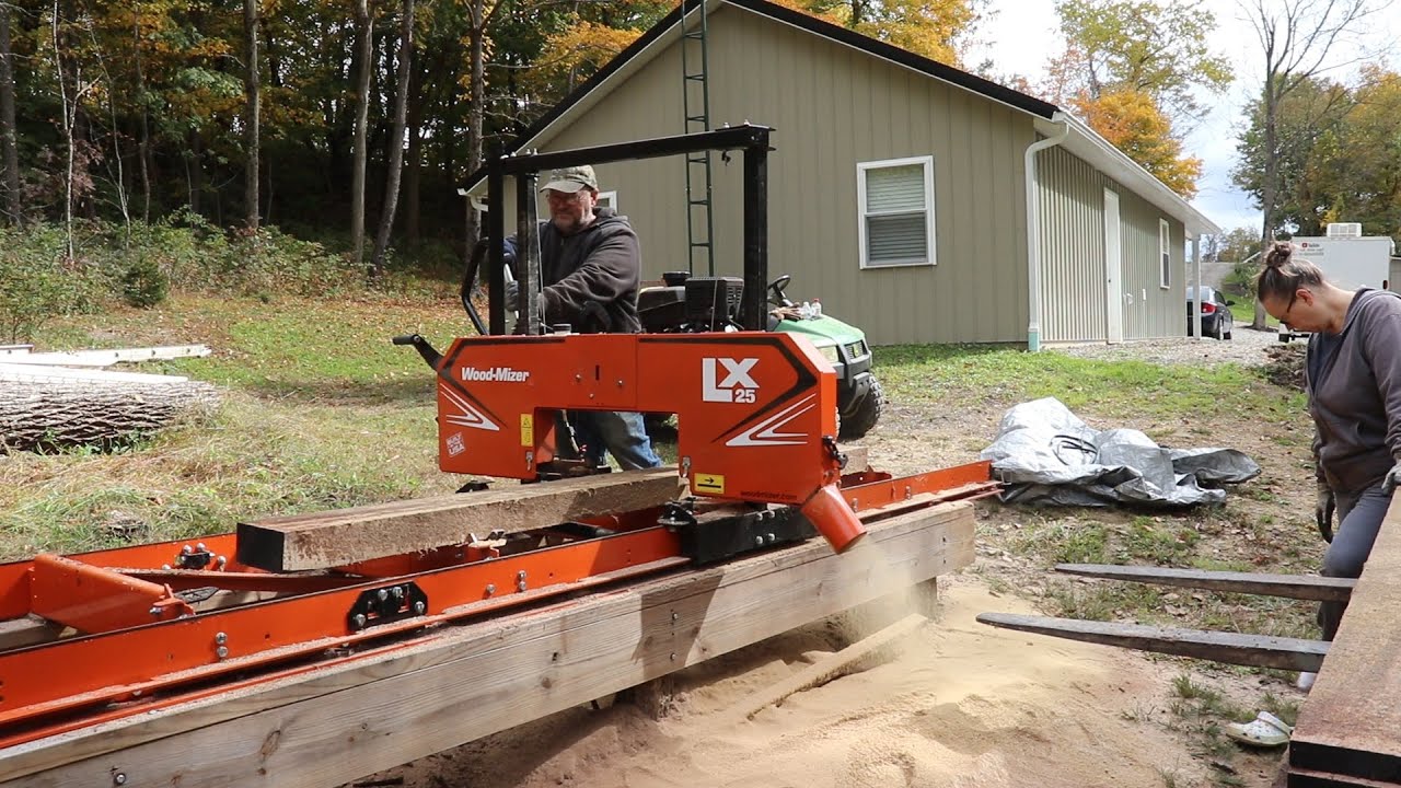 Black Walnut Two Logs On The Lx25 Wood Mizer Sawmill - YouTube