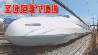 [至近距離での通過] 東海道新幹線豊橋駅 - 迫力満点!