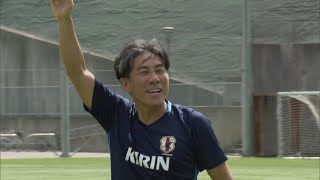 指導するのは元日本代表の前園真聖さん　小学生対象のサッカー教室　九州の子供たちの成長を支援