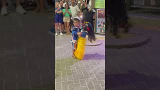 Davi o pequeno dançarino em Porto de Galinhas com A Karolina Boneca #dancarino #dança