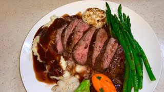 Pan fried beef tenderloin with red wine sauce and mashed potatoes វិធីធ្វើស្តេកសាច់គោ