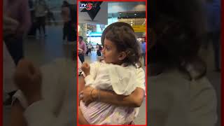 ఎయిర్ పోర్ట్ లో శ్రీయ అల్లరి చూడండి #ShriyaSaran Cute Moment with her Daughter at #mumbaiairport