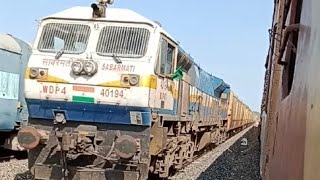 Porbandar-Santraganchi superfast crossed 🔀 Pbr-Rjt express at Bhayavadar  🚂🚃🚃🚃🚃