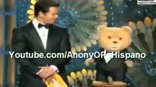 Lors des Oscars 2013, l'ourson Ted parle des juifs à Hollywood.