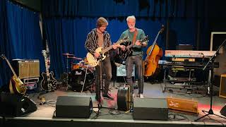 Soundcheck with my 1966 Gibson SG Special, polaris white + Tom Schaffert 1973 Gibson ES-150