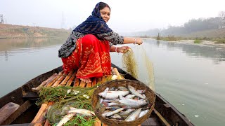 নৌকায় চড়ে দামোদর নদীর টাটকা মাছ ধরে তিন ধরণের রান্না করলাম / Damodor river fishing \u0026 cooking