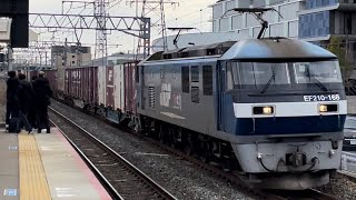 JR貨物EF210形100番台168号機＋コキ23B（両）が桂川駅を高速通過するシーン（5070レ・吹A137・コンテナ輸送）2022.3.3