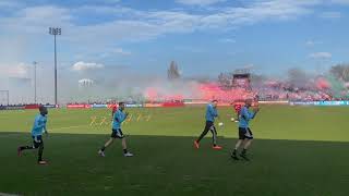 Honderden supporters steunen Feyenoord in aanloop naar Klassieker