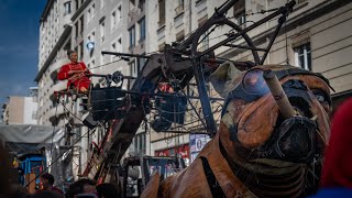 LE ROYAL DE LUXE, villeurbanne 2022, Le réveil du Bull Machin et du Xolo