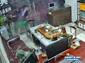 监控下的倒霉瞬间1 罪过：一会后怕，一会笑出了眼泪 hilarious moments caught on cctv 監視カメラが捉えた不運な瞬間を振り返る。