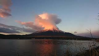 富士山から湧き上がる雲