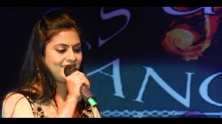 Husn Pahadon Ka Live | Sarrika Singh Live