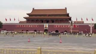The motorcade of the US president crosses Tiananmen Square