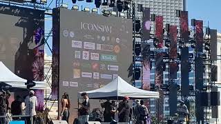 ส่งกำลังใจติดขอบเวที #ZeeNuNew #ซีนุนิว | Amazing Thailand Countdown 2025@ICONSIAM - 29.12.2024