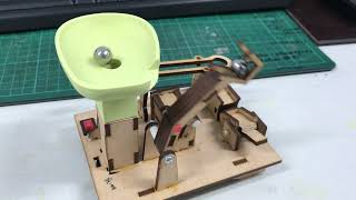 整合3D列印小孔圓盤和曲柄搖桿機構的MARBLE MACHINE