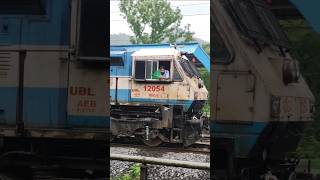 amazing humming of wdg4 locomotive with signal 🚥 flag off  assistant loco pilot #shorts #wdg4