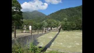 白川郷 であい橋　前日の大雨で水量が増加　(14/08/18)