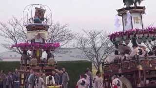 袋井市浅羽芝八幡神社祭典2015　2日目　その6　浅岡（八幡）八幡神社祭典の浅圓車と一緒に。馬鹿囃子で退場