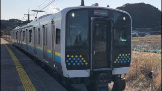 JR外房線浪花駅を入線.発車するE131系。