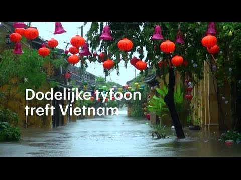 Dodental Tyfoon Vietnam Loopt Op, Toeristisch Plaatsje Staat Blank ...