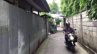 Alleyways of Bangkok Noi district, on a motorbike