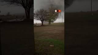 Tornado sweeps through Arkansas