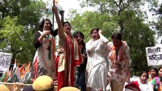 Congress Mahila Morcha protest against Giriraj Singh